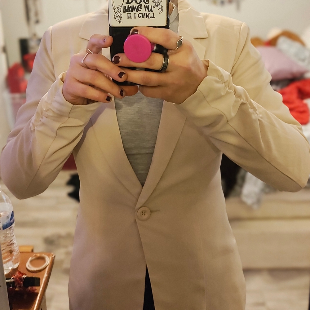 NEW w/tags Blazer Just Fab Cream Color medium size